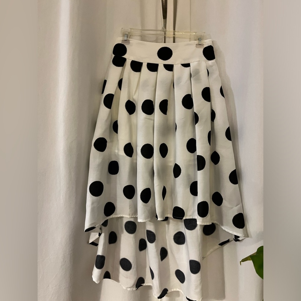 Small, polka dot midi skirt